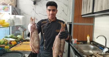 موسم الأكلات المملحة.. إقبال كبير على محال الفسيخ والرنجة في الغربية.. الأهالي: تناول هذه المأكولات من أهم عادات شم النسيم.. نخرج للحدائق لتناولها والاستمتاع بأجواء الربيع.. وأصحاب المحال: موسم خير.. صور