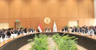 وزير التعليم العالى أثناء الاجتماع