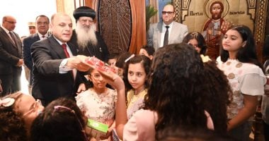 محافظ الغربية يوزع الهدايا على الأطفال داخل الكنائس احتفالا بعيد القيامة المجيد