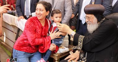 توافد الأقباط على الكاتدرائية بالعباسية لتهنئة البابا تواضروس بعيد القيامة