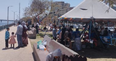 ضحك ولعب ومراجيح على كورنيش المنيا فى احتفالات أعياد الربيع.. فيديو