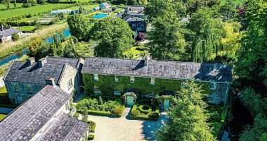 القرية المطروحة للبيع