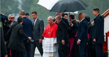 بابا الفاتيكان إثر وصوله الجزائر: نلتقى من أجل السلام