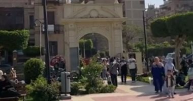 من أمام قصر عابدين.. فرحة المصريين بشم النسيم في قلب القاهرة.. فيديو 
