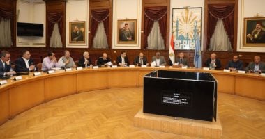  اجتماعاً موسعاً لمحافظ القاهرة لمتابعة تنفيذ مبادرة استبدال سيارات "كيوت"