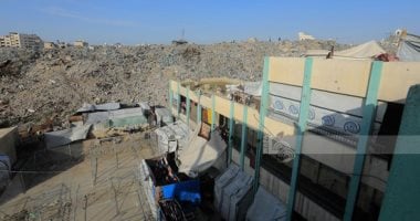 تحاصرهم النفايات والحشرات.. معاناة النازحين في قطاع غزة تتفاقم