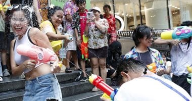 مهرجان سونغكران.. تايلاند تحتفل بالعام الجديد بأكبر معركة مائية فى العالم