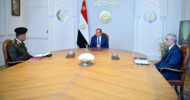 خلال اجتماعه مع وزيرى الدفاع والدولة للإنتاج الحربى.. الرئيس السيسى يتابع خطط تطوير الصناعات الدفاعية ويؤكد أهمية الدور المحورى لشركات الإنتاج الحربى فى تطوير المنتجات العسكرية لتغطية متطلبات القوات المسلحة