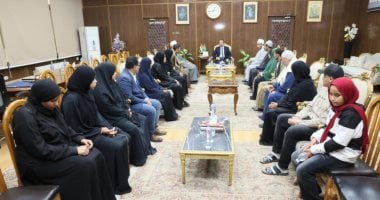 محافظ المنوفية يسلم تعويضات مالية لأسر ضحايا حادث كفر داود السادات