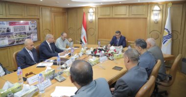 محافظ قنا يستعرض مستجدات المرحلة الأولى للمنطقة الحرفية بالترامسة