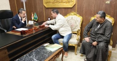 محافظ المنوفية يلتقى عددًا من المواطنين ويوجه باتخاذ إجراءات عاجلة لحل شكواهم