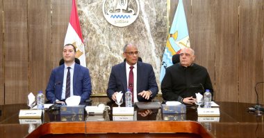 محافظ كفر الشيخ يستعرض جهود التحول الرقمي وتطوير الخدمات بالمراكز التكنولوجية