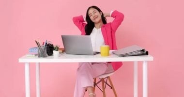 كم ساعة عمل تجعلك سعيدًا؟.. بحث جديد يكشف الرقم المثالى