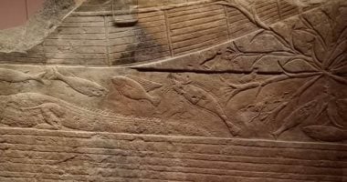 اللوحة الأثرية داخل متحف الغردقة