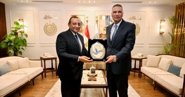 محافظ جنوب سيناء يبحث تطوير الموانئ لدعم منظومة النقل البحرى بالمحافظة