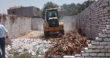 إزالة 61 حالة تعد واسترداد فدانين ونصف من أراضى الدولة خلال حملات مكبرة فى قنا