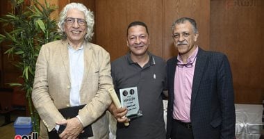 تكريم الزميل خالد كامل  للفوز بجائزة الصورة الصحفية باحتفالية مصطفى وعلي أمين.. صور 