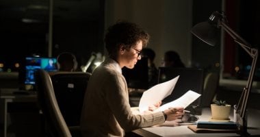 5 أبراج ملهاش فى الشيفت الصباحى وبتحب تشتغل بليل بس.. الثور فى المقدمة