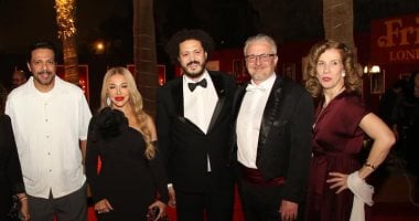 نجوم الفن يحتفلون بالعرض الأول لمسرحية «FridaY» للمخرج أحمد البوهى