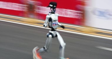 سباقات السرعة الفائقة.. فعاليات ماراثون الروبوتات في الصين