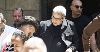 إياد نصار ويسرى نصر الله ومحمود سعد يحضرون جنازة والد منه شلبى