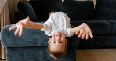 6 طرق فعّالة لتعديل سلوك الطفل كثير الحركة والتوتر.. من غير انفعال 