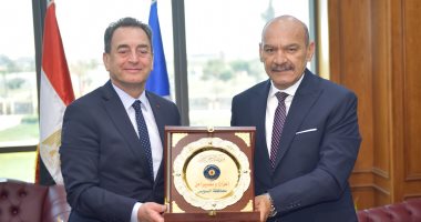 محافظ السويس يستقبل السفير الفرنسي لبحث تعزيز التعاون والاستثمار