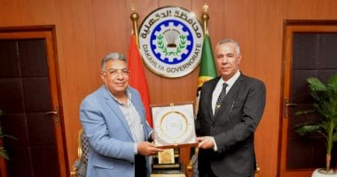 محافظ الدقهلية يكرم رئيس مدينة السنبلاوين بمناسبة بلوغه سن المعاش