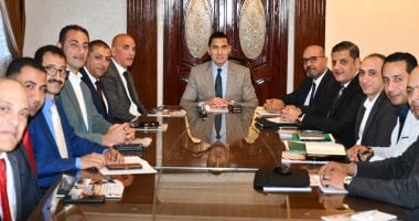 وزير الرياضة يعقد اجتماعًا مع مجلس إدارة اتحاد التجديف
