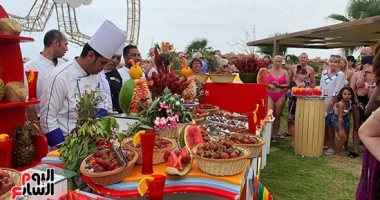 سحر أوروبي على أرض مصر.. كرنفال البطيخ والفراولة في مرسى علم 
