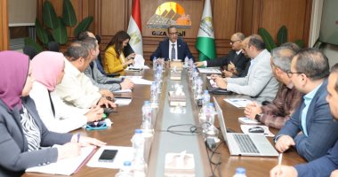 محافظ الجيزة لرئيس حى الهرم: رفع كفاءة النظافة والقضاء على بؤر القمامة