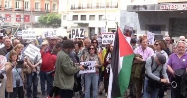 لن نصمت حتى تتوقف القنابل.. مظاهرات فى إسبانيا تطالب بمحاكمة ترامب ونتنياهو