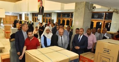 محافظ أسيوط يسلم 20 جهاز عروسة للفتيات الأولى بالرعاية خلال احتفالات العيد القومى