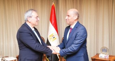 وزير العمل مع نظيره القبرصى