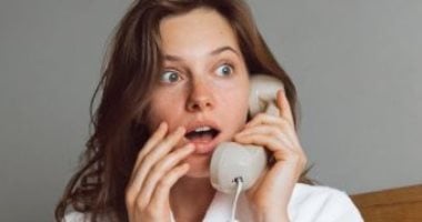 6 قواعد إتيكيت لإنهاء المكالمات الطويلة بأسلوب لبق وذكى 