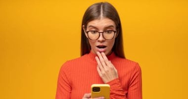 إزاي ترد على الرسائل المستفزة بدون ما تخسر حقك؟ الإتيكيت هيجاوبك 