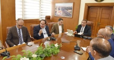 محافظ بورسعيد يناقش مقترحاً بإنشاء كوبري عائم يربط مدينتي بورسعيد وبورفؤاد
