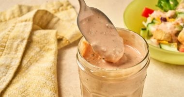 صوص ثاوزند آيلاند حكاية وصفة منزلية في قرية وصلت لموائد الفنادق العالمية 