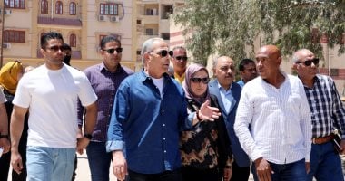 محافظ الإسماعيلية يتفقد مطقة عمارات ويؤكد: الشفافية طريق حل الأزمة