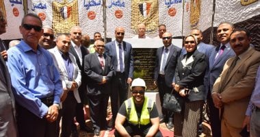 شرايين جديدة للتنمية.. كيف تسهم الكبارى الحديثة فى فك الاختناقات المرورية ودعم التنمية بأسيوط؟.. مشروع إنشاء كوبرى سيارات جديد أعلى خطوط السكة الحديد بمنطقة السادات يربط شرق أسيوط بغربها.. صور
