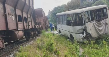 حادث مروع في جيجل.. كيف اصطدم قطار بضائع بحافلة وخلف 23 مصابا؟