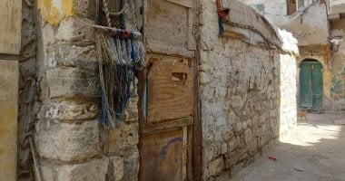 سيد درويش الغائب الحاضر فى شوارع كوم الدكة بالإسكندرية.. احتفالية كبرى بمولد فنان الشعب لإحياء ذكراه بمسقط رأسه.. جرافيتى بطول الشارع وعلى المقاهى والمحلات..فقرات لإلقاء الشعر والغناء لأشهر ألحانه.. فيديو وصور