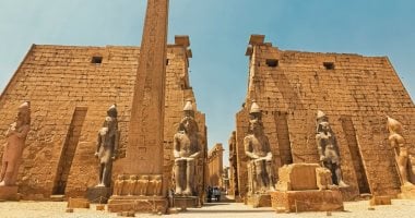 الفراعنة أول من ابتدعوا الهندسة المعمارية.. متحف الأقصر يقدم عبقرية القدماء بعرض أدوات تثبت براعة القياسات.. أوستراكا حجرية عليها تصميم مقبرة الملك رمسيس التاسع وأدوات قياس وميزان لبناء المقابر والمعابد.. صور