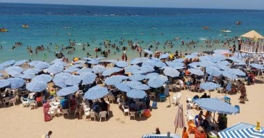 للقادمين إلى الإسكندرية لقضاء "الويك إند".. موجة حارة تبدأ من الجمعة للأحد تسمح بالتوجه للشواطئ.. ارتفاع الحرارة لـ28 مع أمطار خفيفة أحيانا.. والسياحة والمصايف: أسعار الشواطئ تبدأ من 5 لـ25 جنيها للفرد.. صور