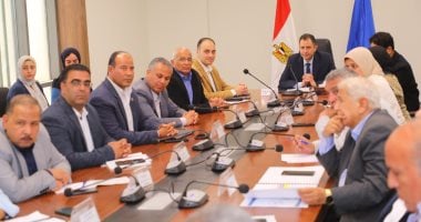 محافظ دمياط يعقد اجتماعا لمتابعة مشروع تطوير وازدواج طريق عزبة البرج