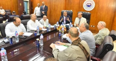 محافظ أسيوط يؤكد أهمية الشراكة مع الغرفة التجارية لجذب الاستثمارات 