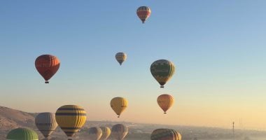 سماء الأقصر تشهد تحليق 1500 سائح من حول العالم على متن 60 رحلة بالون طائر.. صور