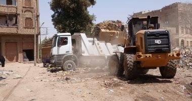 رفع 130 طن من القمامة والمخلفات الصلبة والأتربة بـ8 قرى بسوهاج