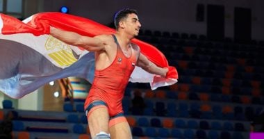 رئيس جامعة دمياط يهنئ البطل يحيى عماد لفوزه بذهبية أفريقيا للمصارعة 2026