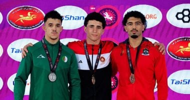 الطالب كمال عمرو عبده بجامعة القناة يتوج بذهبية المصارعة الحرة